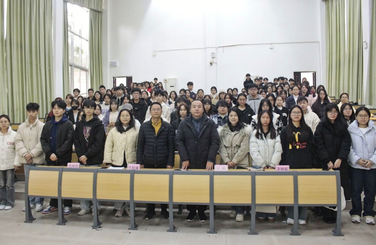 传媒学院召开2024年秋季学期学生会干部述职评议会议